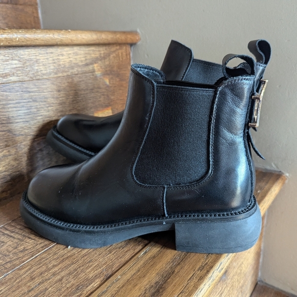 Black Spade Chelsea Boots With Gold Hardware Sz 6.5 /235 Vegan Leather - Picture 2 of 14